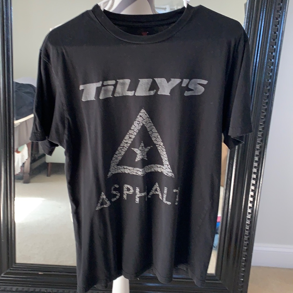 Tillys tshirt Medium Men’s